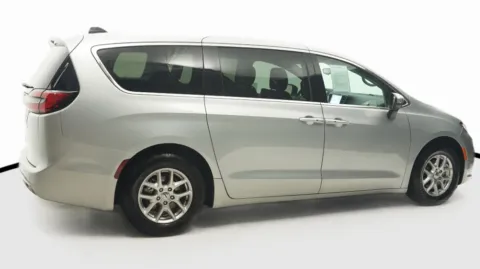 More photos of 2023 Chrysler Pacifica Touring L at Auto City, CA