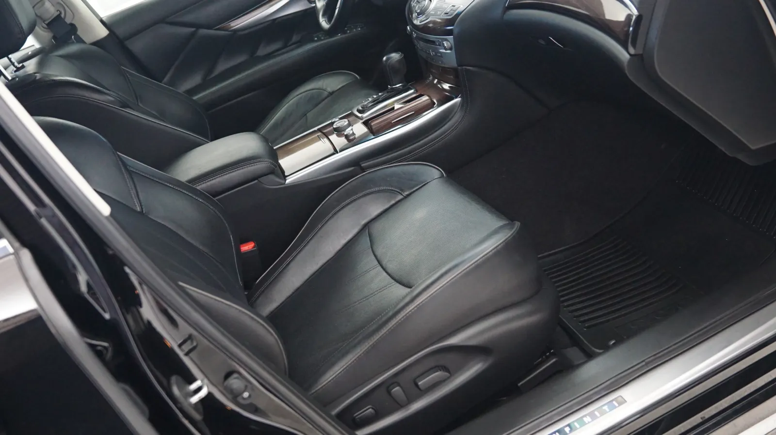 More photos of 2016 INFINITI Q70L 5.6 at Auto City, CA