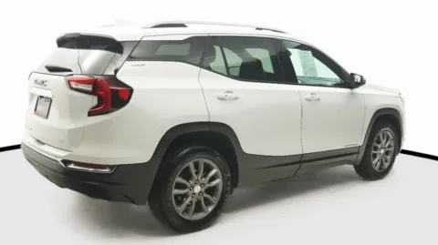 More photos of 2024 GMC Terrain SLT at Auto City, CA