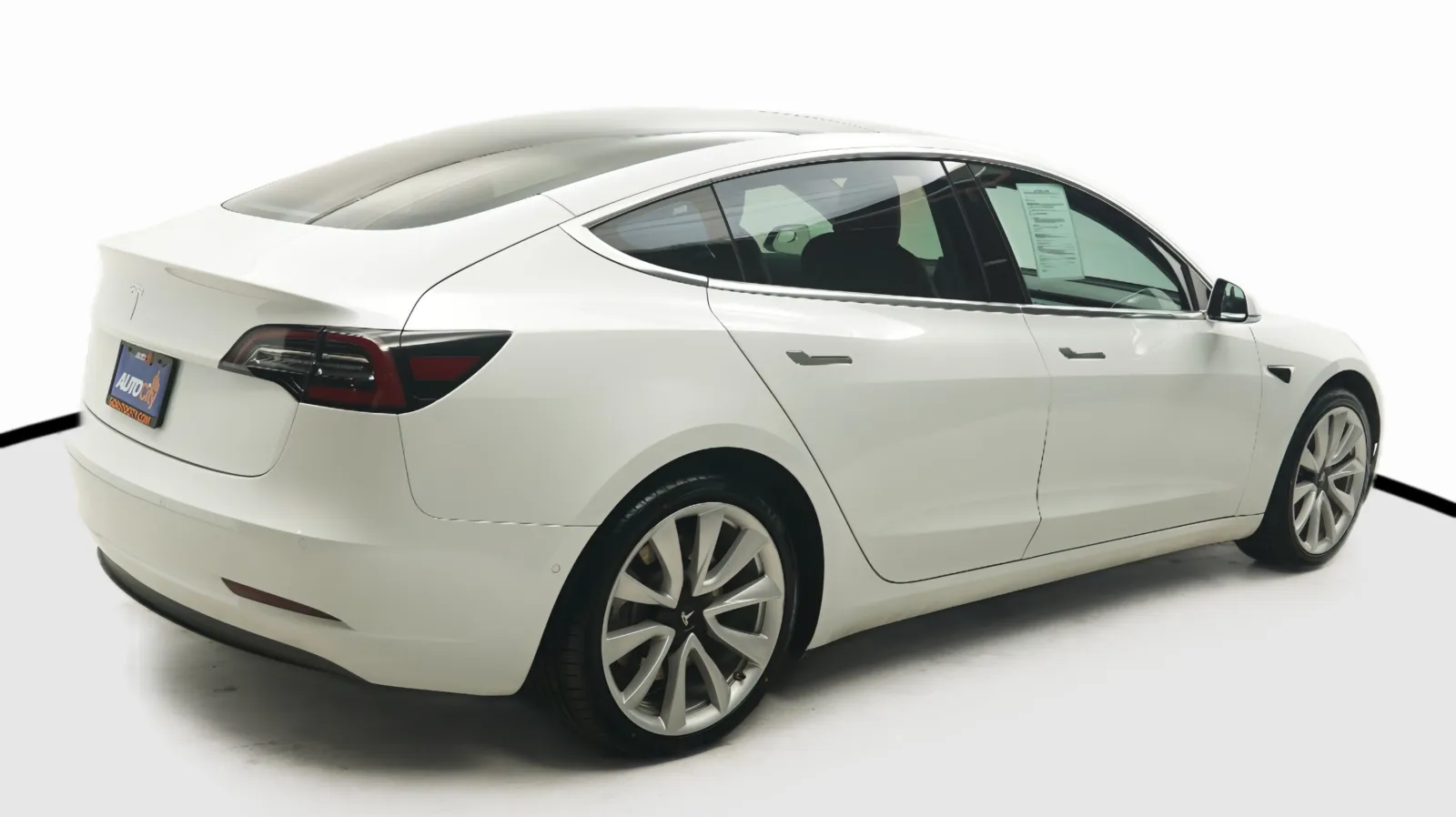 More photos of 2020 Tesla Model 3 Standard Range at Auto City, CA