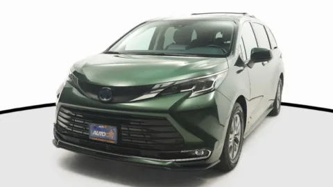 Green 2021 Toyota Sienna XLE for sale in El Cajon, CA