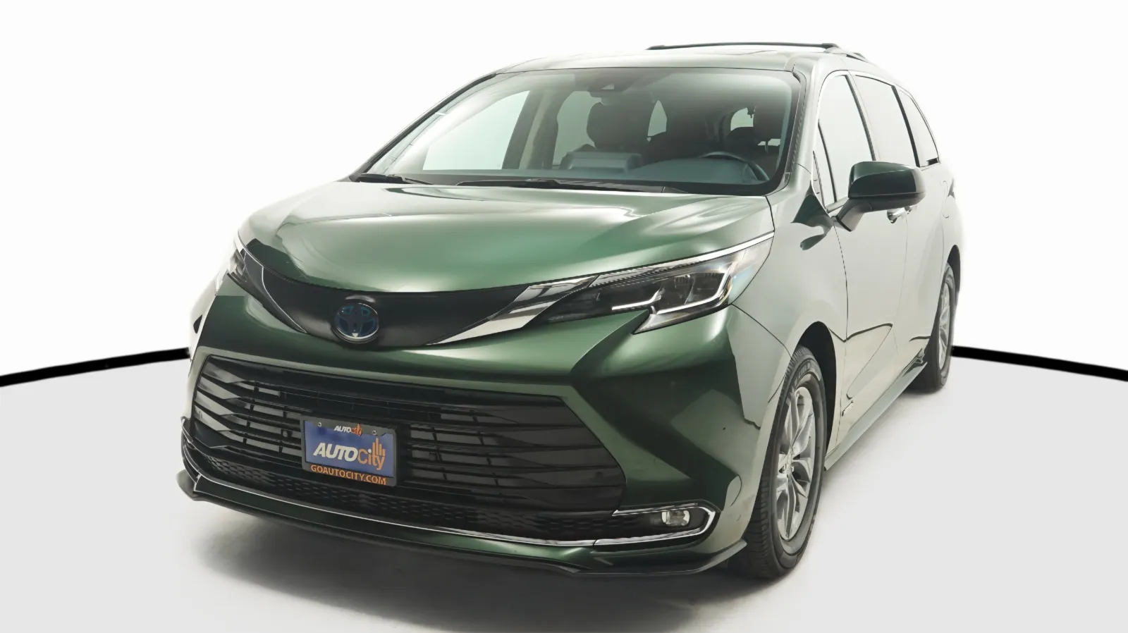 Green 2021 Toyota Sienna XLE for sale in El Cajon, CA