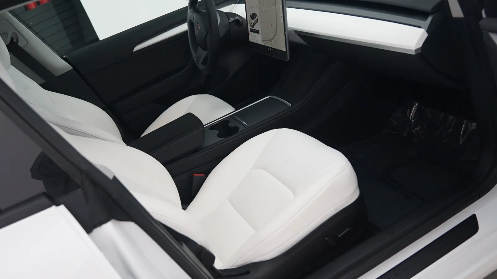 More photos of 2021 Tesla Model 3 Long Range at Auto City, CA