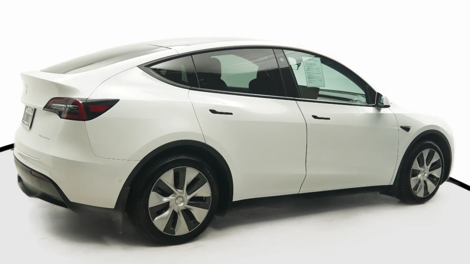 More photos of 2022 Tesla Model Y Long Range at Auto City, CA