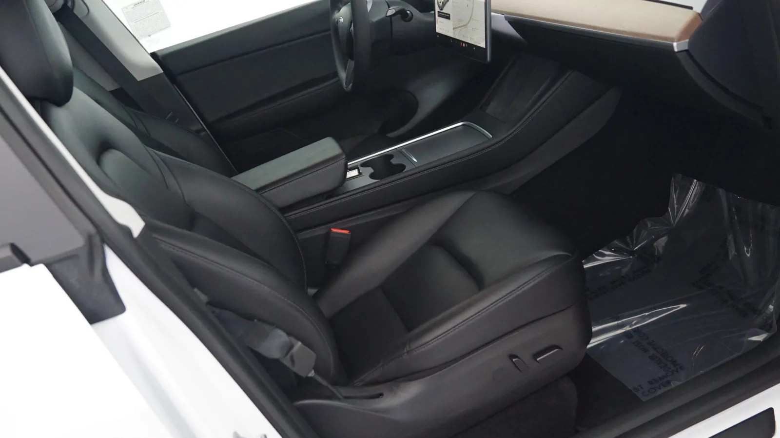 More photos of 2022 Tesla Model Y Long Range at Auto City, CA