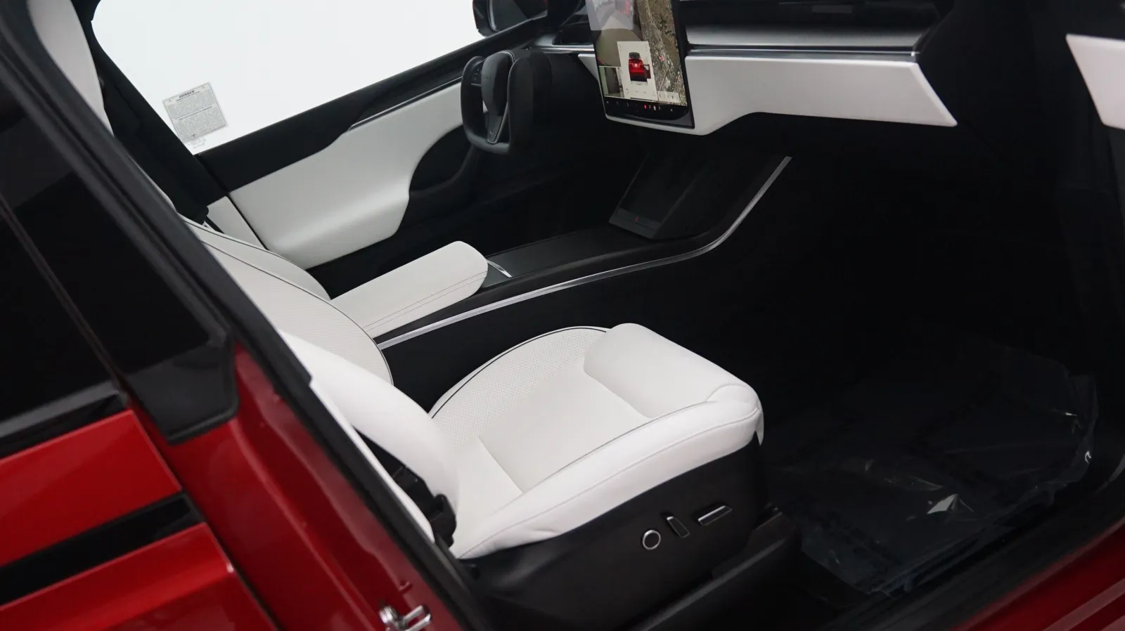 More photos of 2022 Tesla Model X Plaid at Auto City, CA