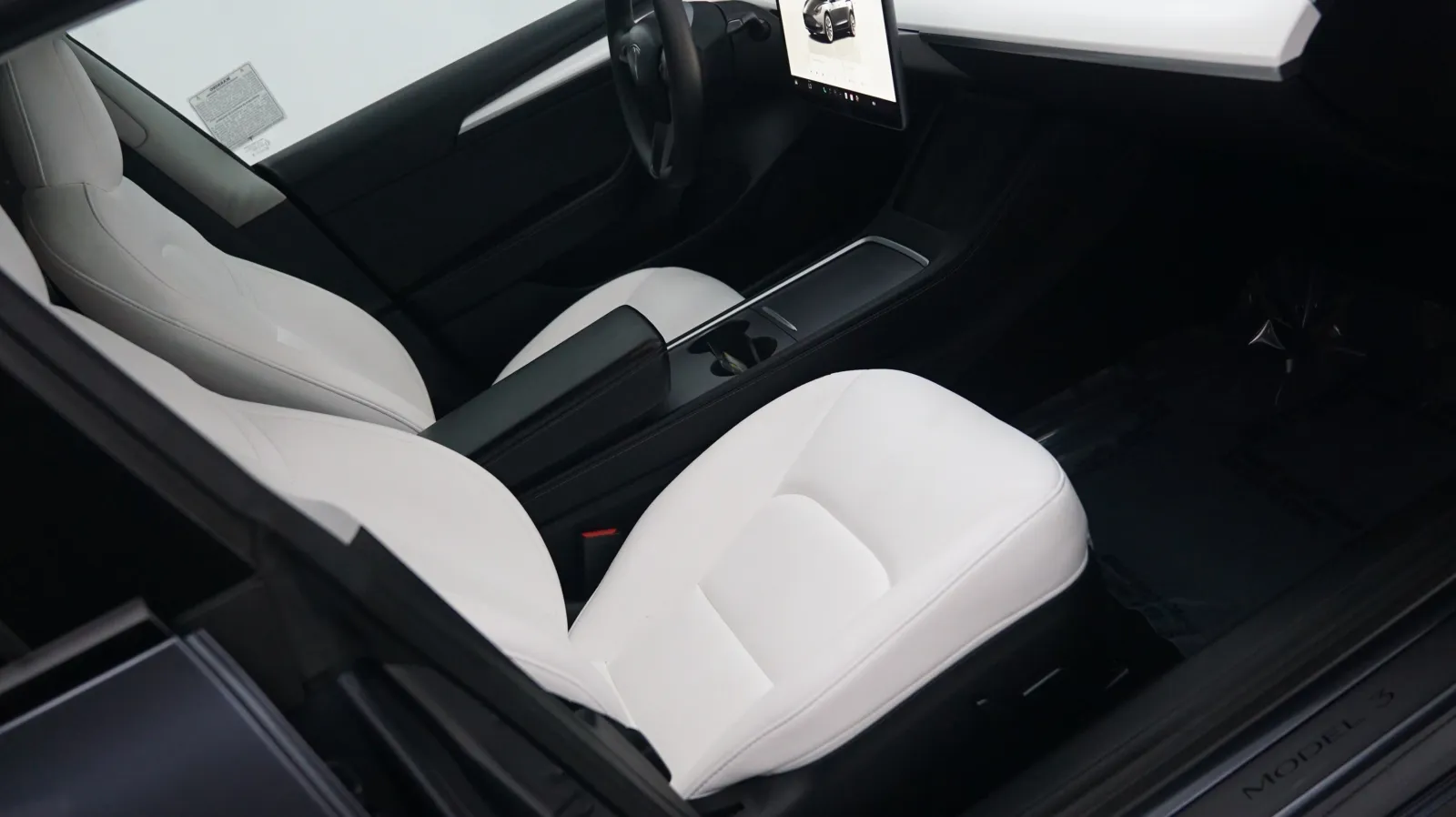 More photos of 2022 Tesla Model 3 at Auto City, CA