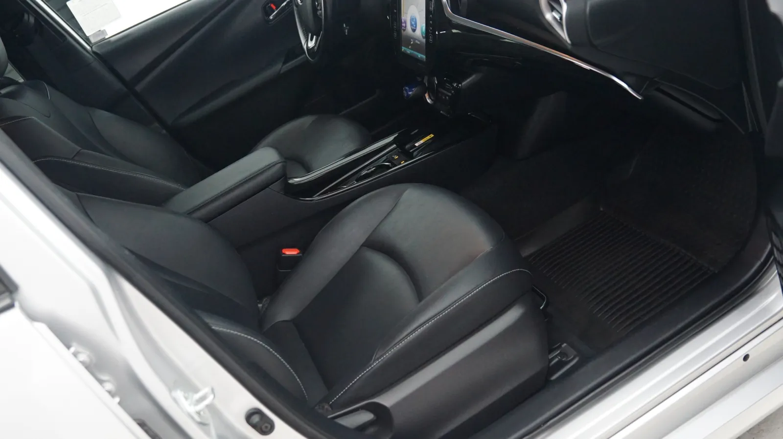 More photos of 2021 Toyota Prius Prime XLE at Auto City, CA