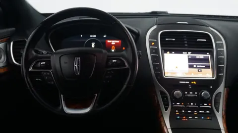 More photos of 2019 Lincoln Nautilus Reserve at Auto City, CA