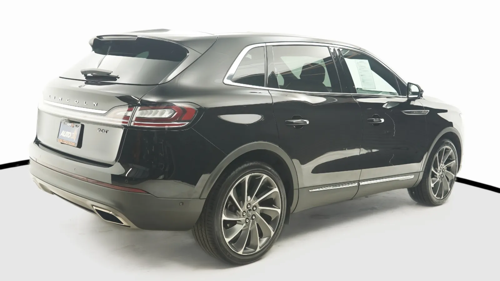 More photos of 2019 Lincoln Nautilus Reserve at Auto City, CA