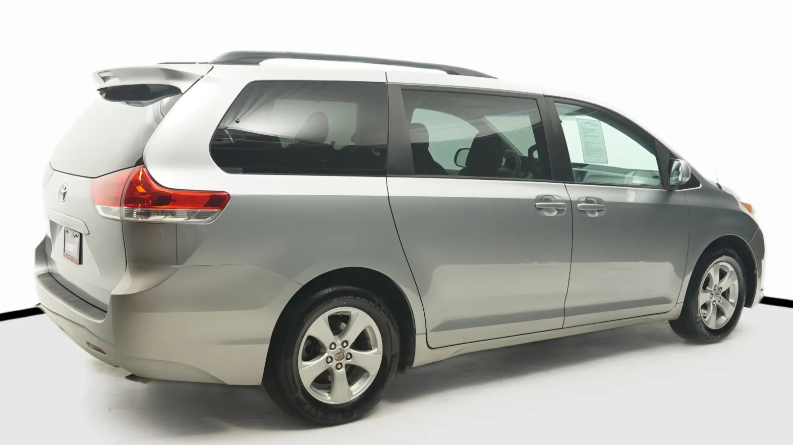 More photos of 2011 Toyota Sienna LE at Auto City, CA