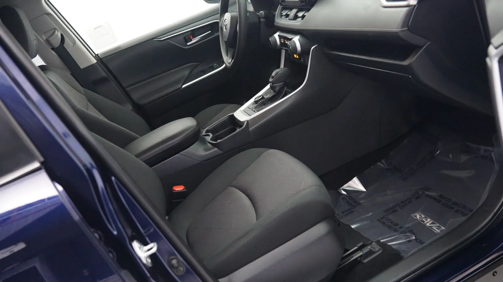 More photos of 2019 Toyota RAV4 Hybrid XLE at Auto City, CA