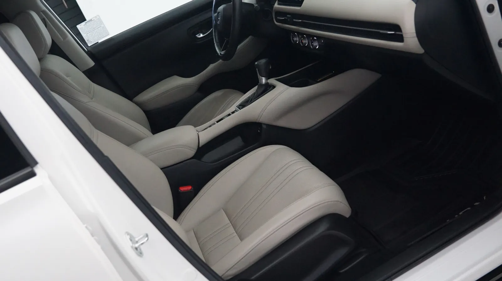 More photos of 2024 Honda HR-V EX-L at Auto City, CA