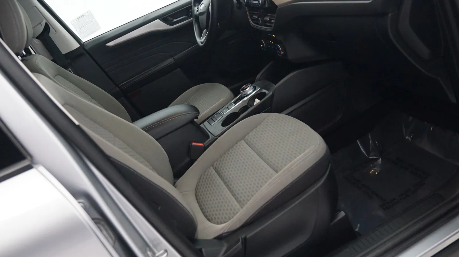 More photos of 2022 Ford Escape SE at Auto City, CA