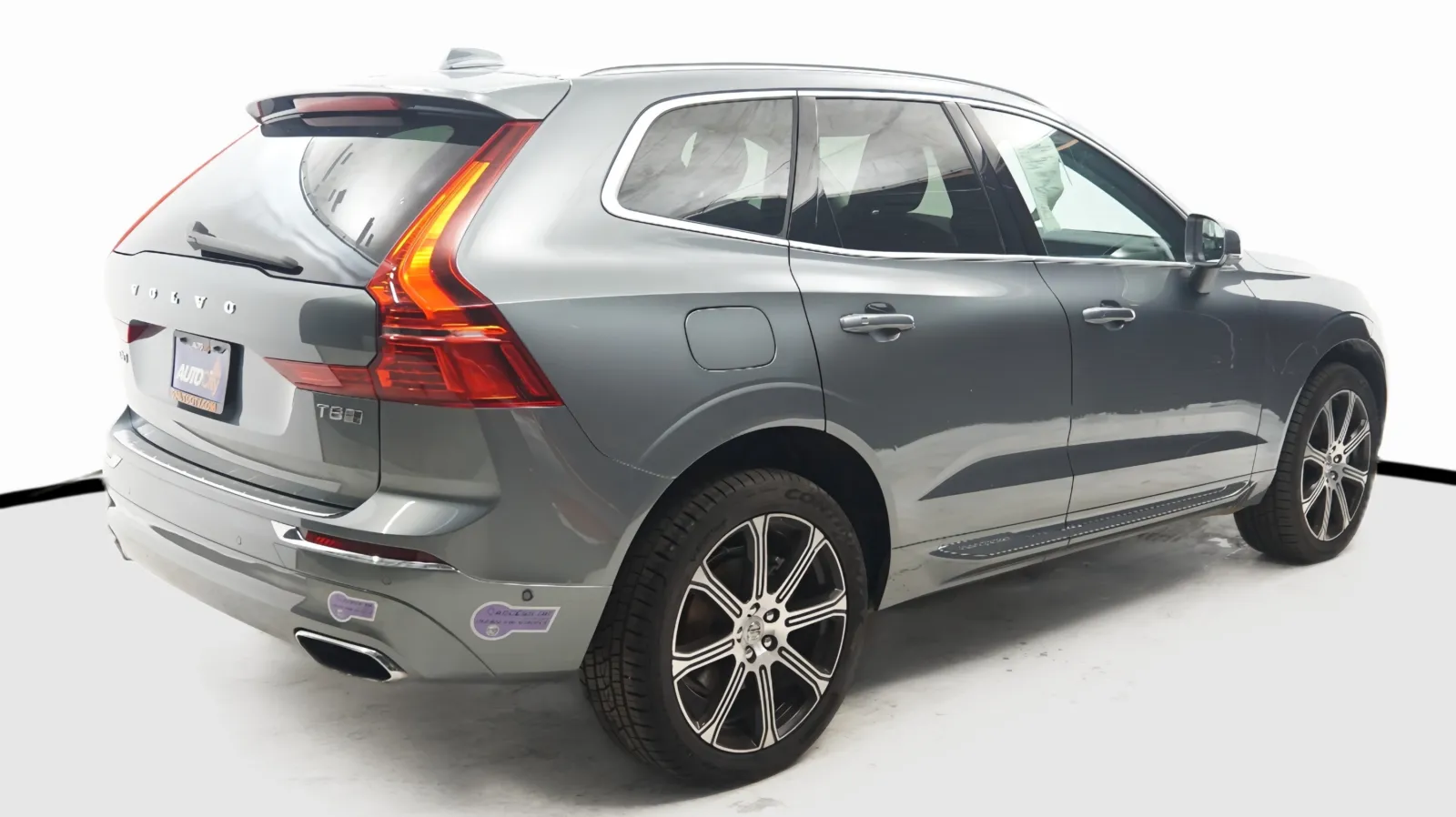 More photos of 2019 Volvo XC60 Inscription at Auto City, CA