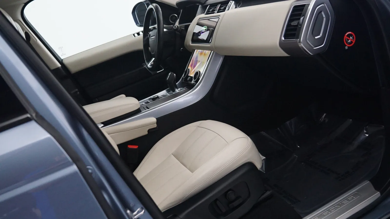 More photos of 2018 Land Rover Range Rover Sport HSE at Auto City, CA