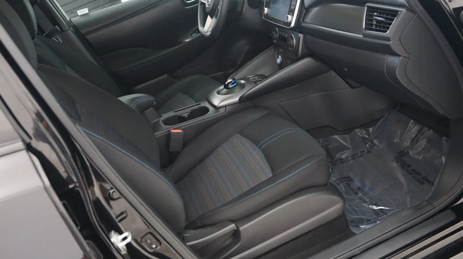 More photos of 2023 Nissan Leaf S at Auto City, CA