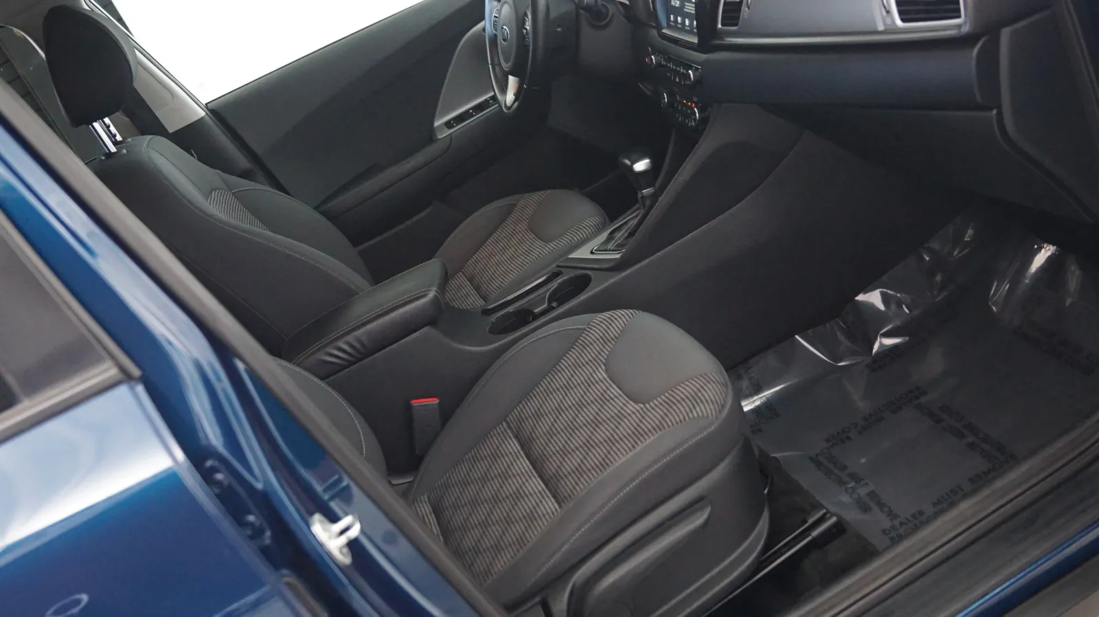 More photos of 2018 Kia Niro LX at Auto City, CA