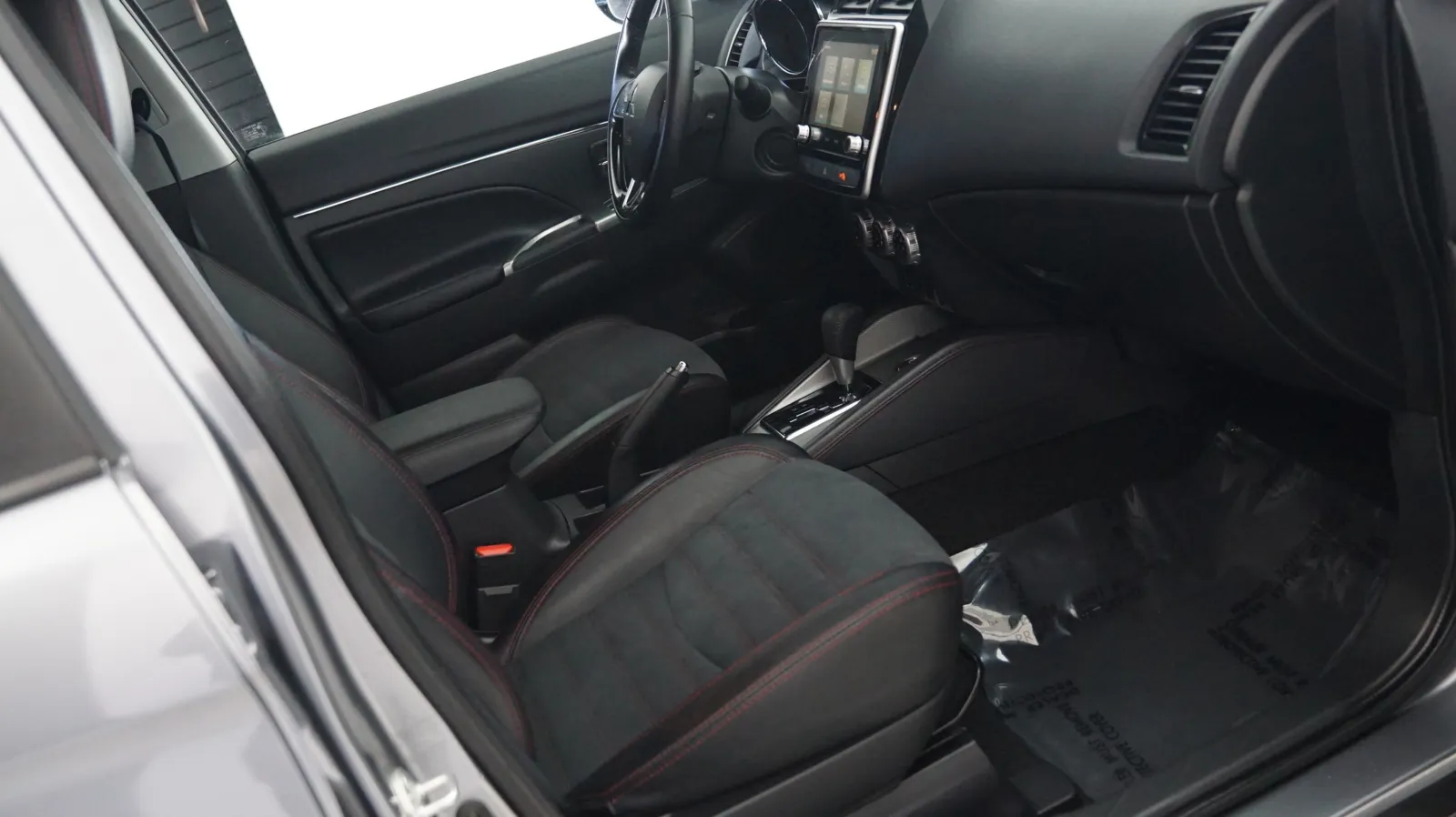 More photos of 2024 Mitsubishi Outlander Sport SE at Auto City, CA