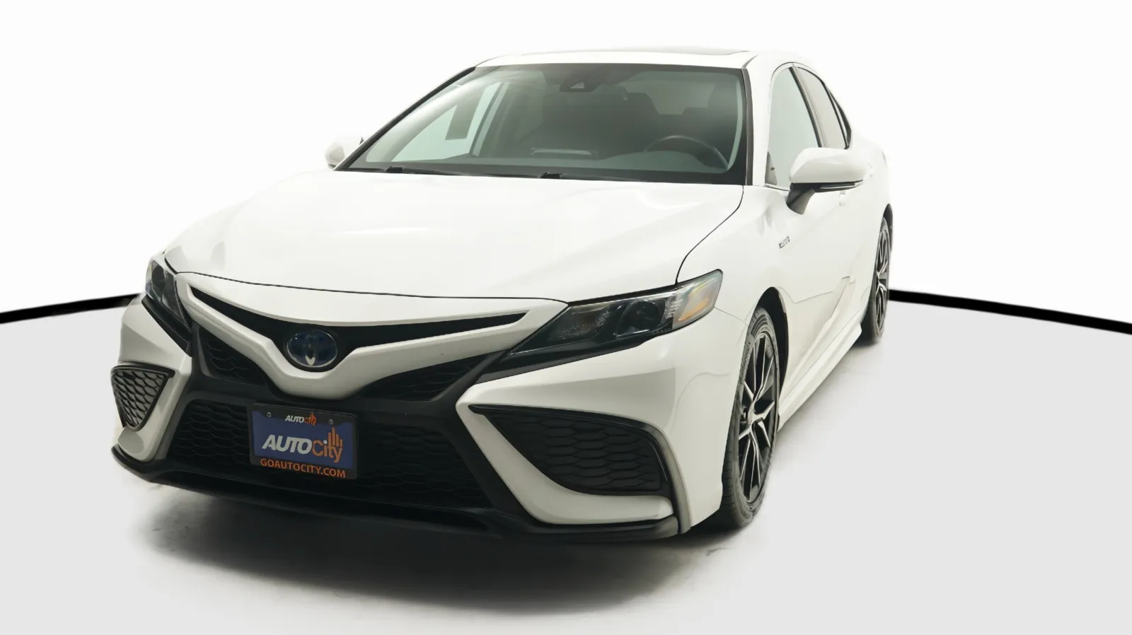 White 2021 Toyota Camry Hybrid SE for sale in El Cajon, CA