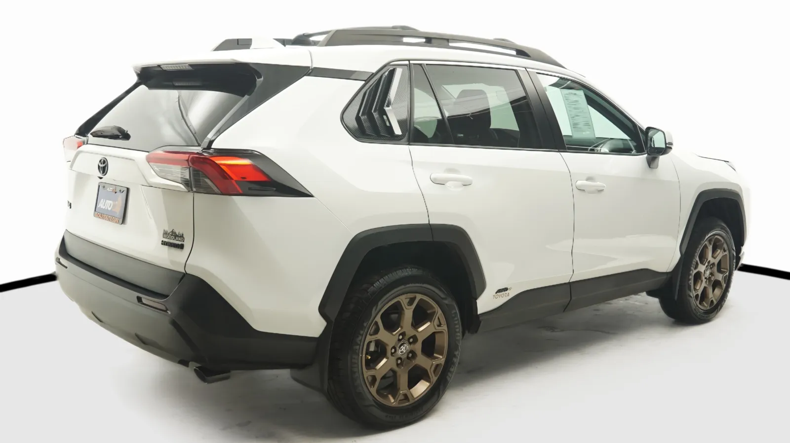 More photos of 2023 Toyota RAV4 Hybrid Woodland at Auto City, CA