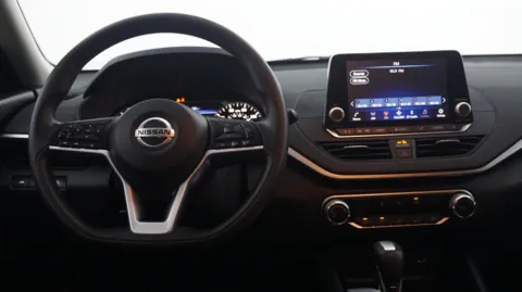 More photos of 2021 Nissan Altima 2.5 SV at Auto City, CA