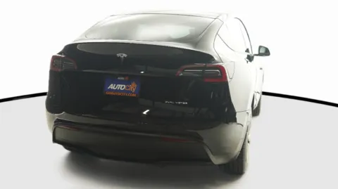 More photos of 2021 Tesla Model Y Long Range at Auto City, CA