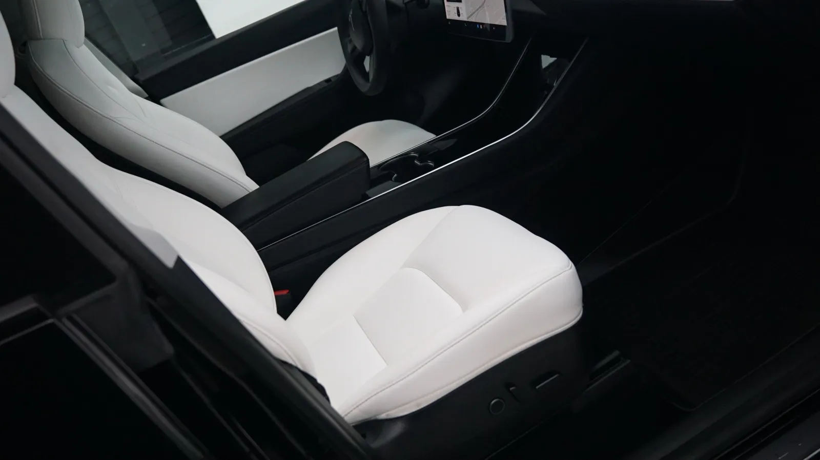 More photos of 2021 Tesla Model Y Long Range at Auto City, CA