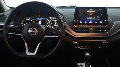 More photos of 2024 Nissan Altima 2.5 SR at Auto City, CA