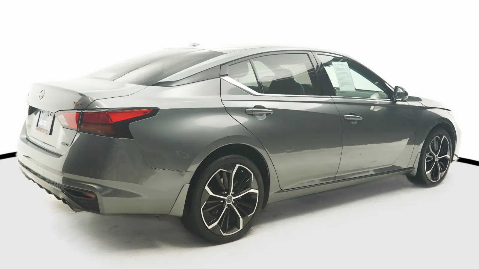 More photos of 2024 Nissan Altima 2.5 SR at Auto City, CA