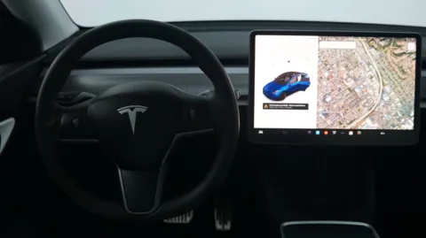 More photos of 2021 Tesla Model Y Long Range at Auto City, CA