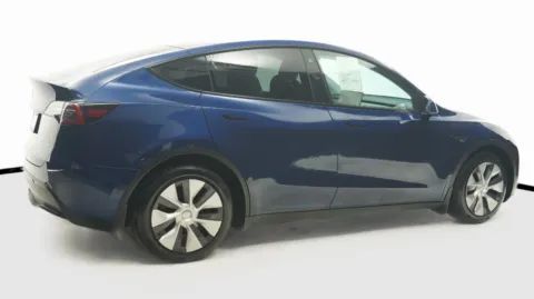 More photos of 2021 Tesla Model Y Long Range at Auto City, CA
