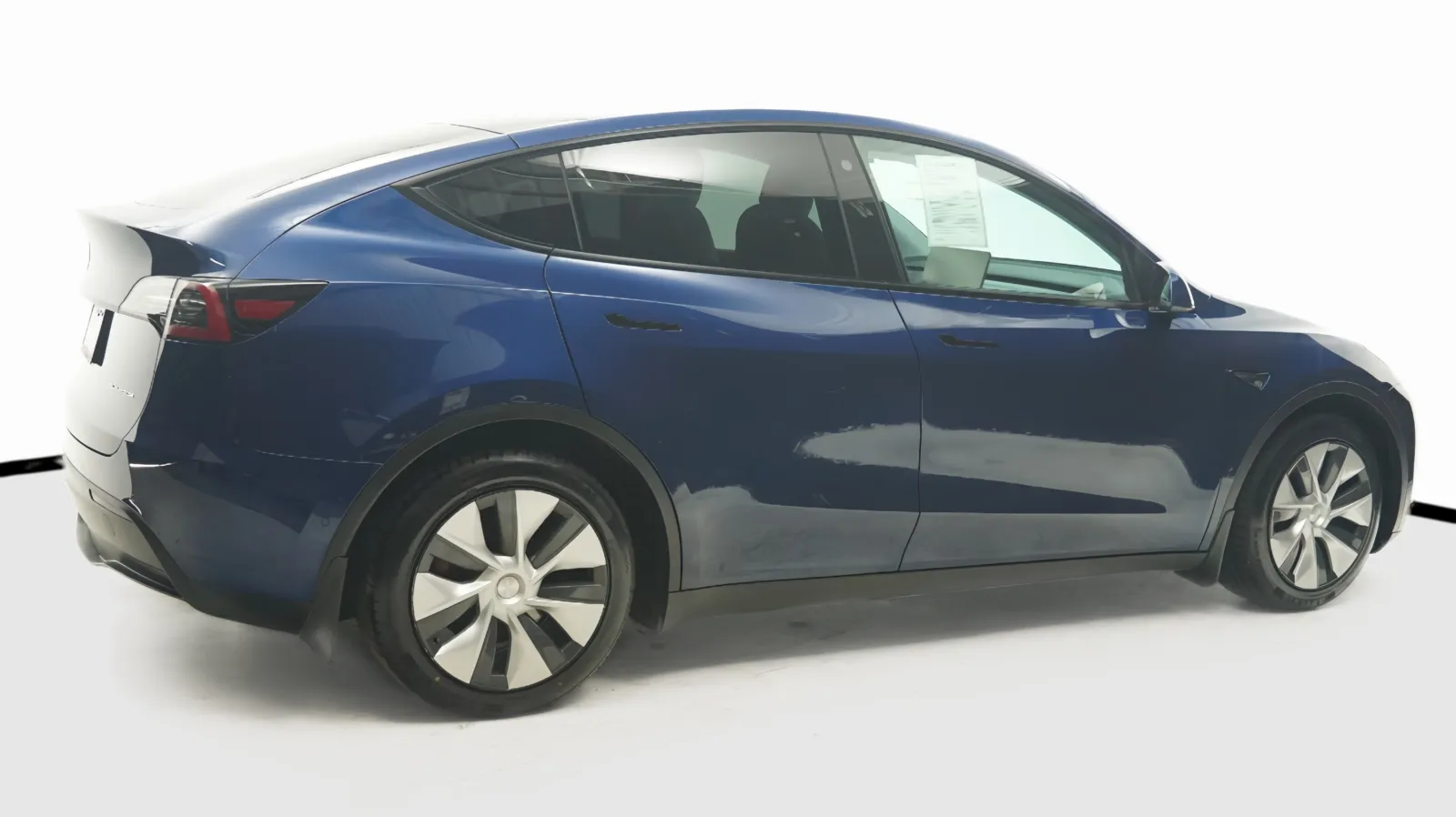 More photos of 2021 Tesla Model Y Long Range at Auto City, CA