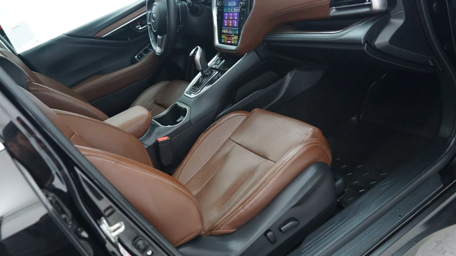 More photos of 2020 Subaru Outback Touring at Auto City, CA