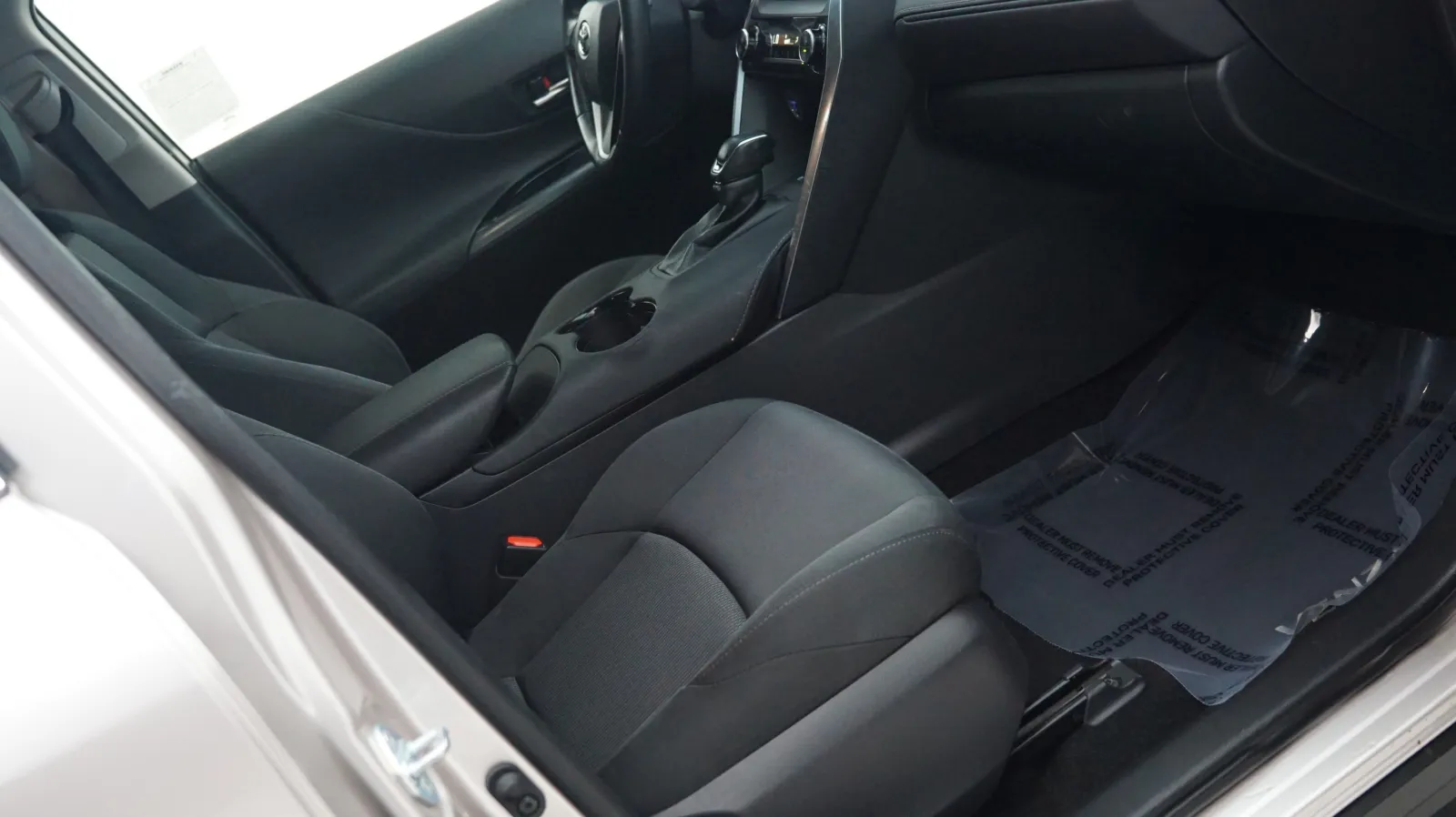 More photos of 2021 Toyota Venza LE at Auto City, CA