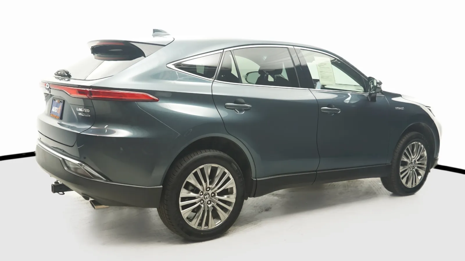 More photos of 2021 Toyota Venza Limited at Auto City, CA