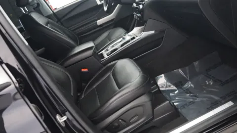 More photos of 2022 Ford Explorer Limited at Auto City, CA