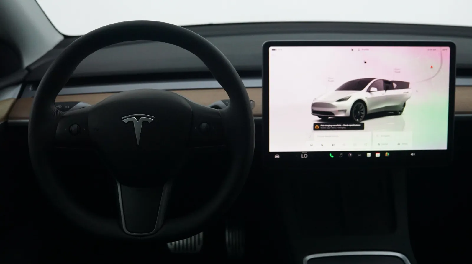 More photos of 2023 Tesla Model Y Long Range at Auto City, CA