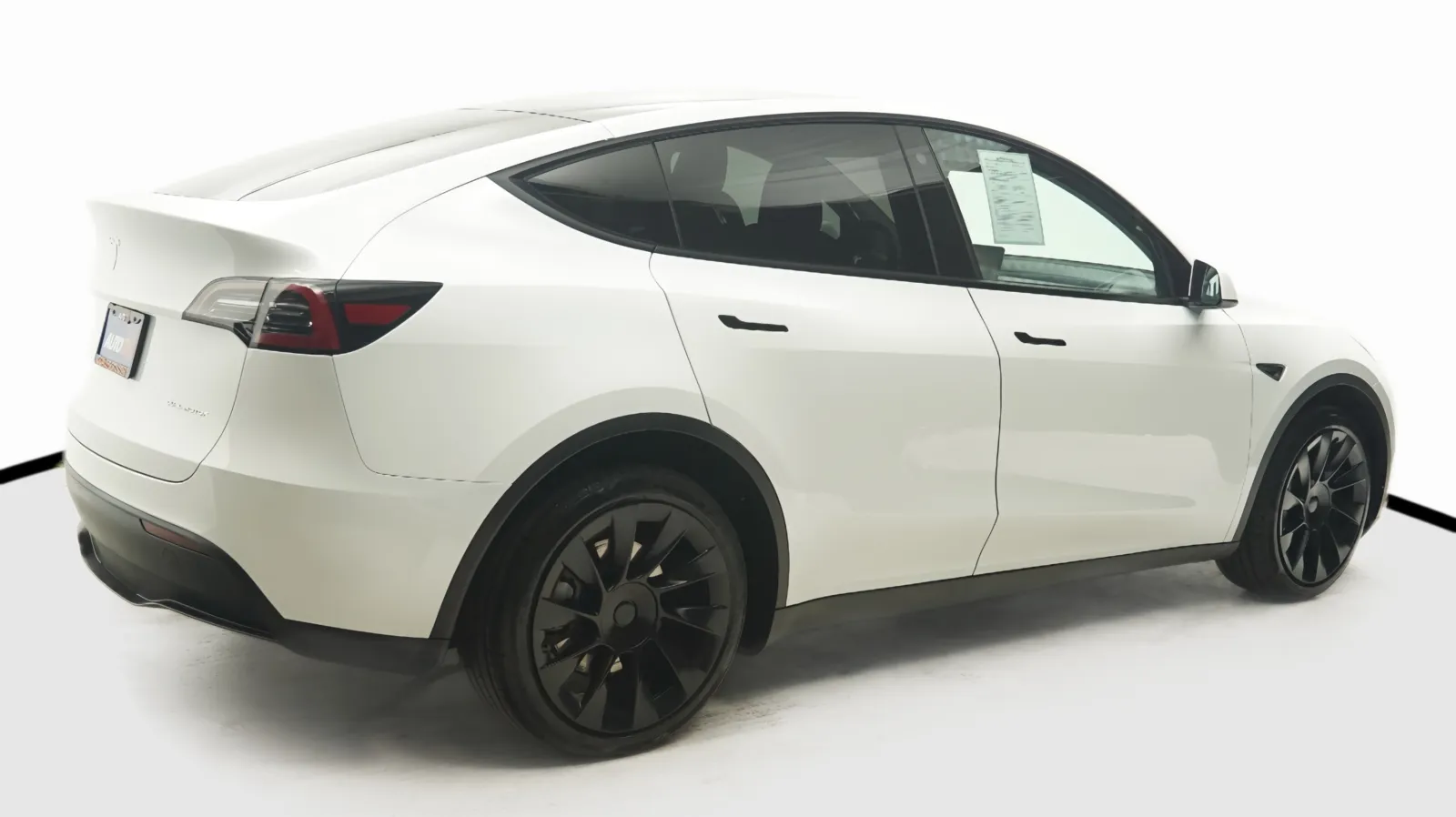 More photos of 2023 Tesla Model Y Long Range at Auto City, CA