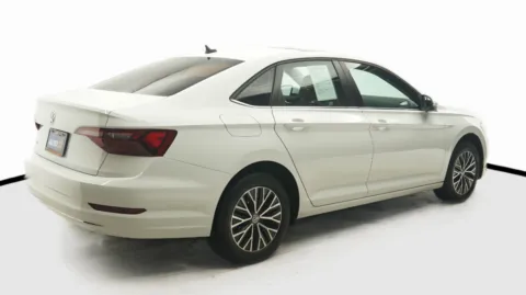 More photos of 2021 Volkswagen Jetta SE at Auto City, CA