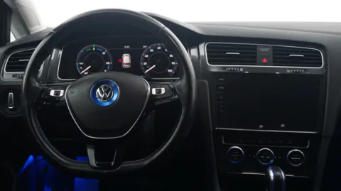 More photos of 2019 Volkswagen e-Golf SEL Premium at Auto City, CA