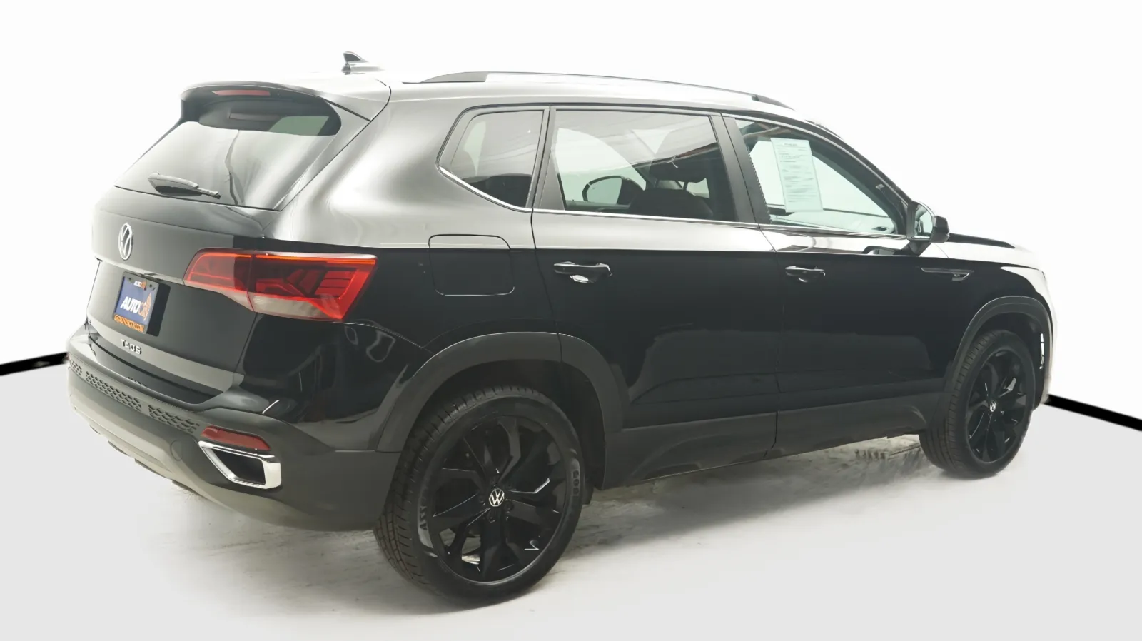 More photos of 2023 Volkswagen Taos SE at Auto City, CA