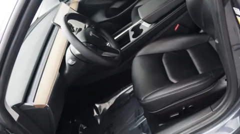 More photos of 2021 Tesla Model 3 Standard Range Plus at Auto City, CA