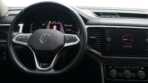 More photos of 2022 Volkswagen Atlas 3.6L V6 SEL Premium R-Line at Auto City, CA