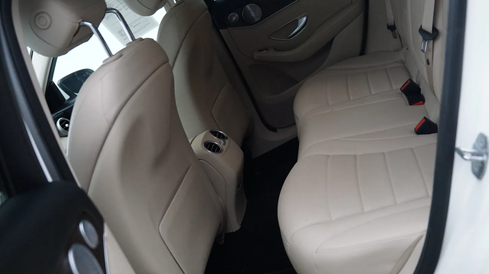 Mercedes-Benz GLC photo 12