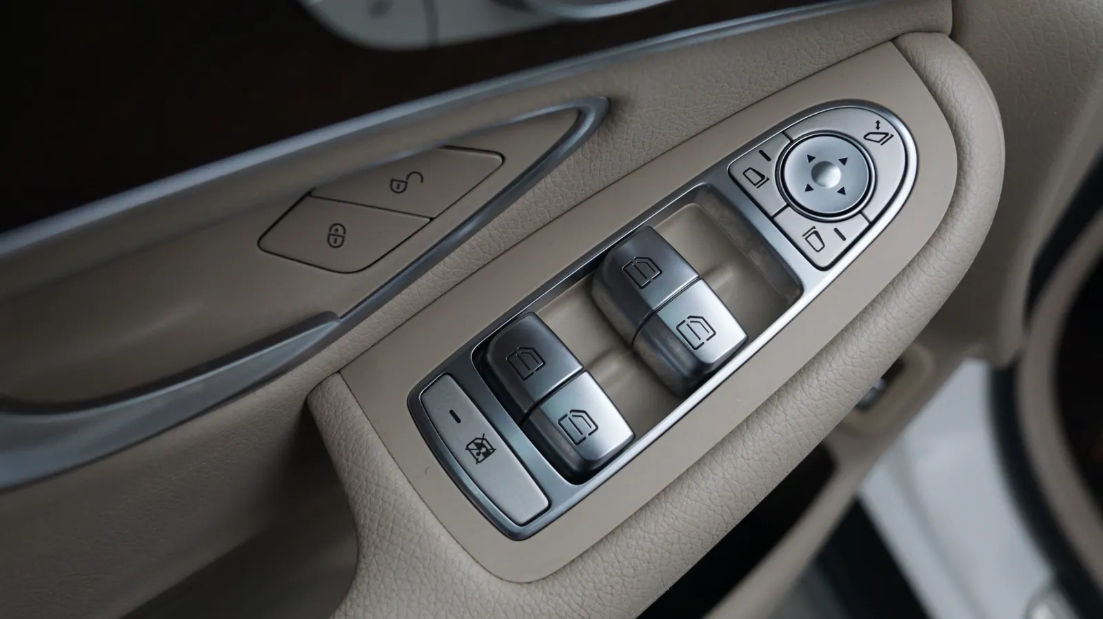 Mercedes-Benz GLC photo 15