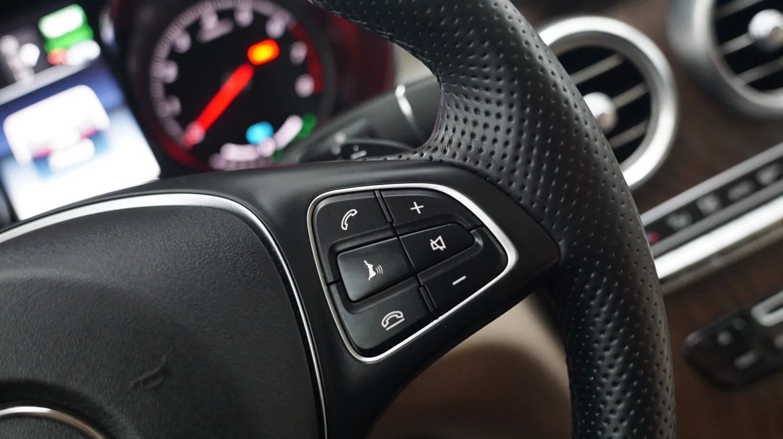 Mercedes-Benz GLC photo 19