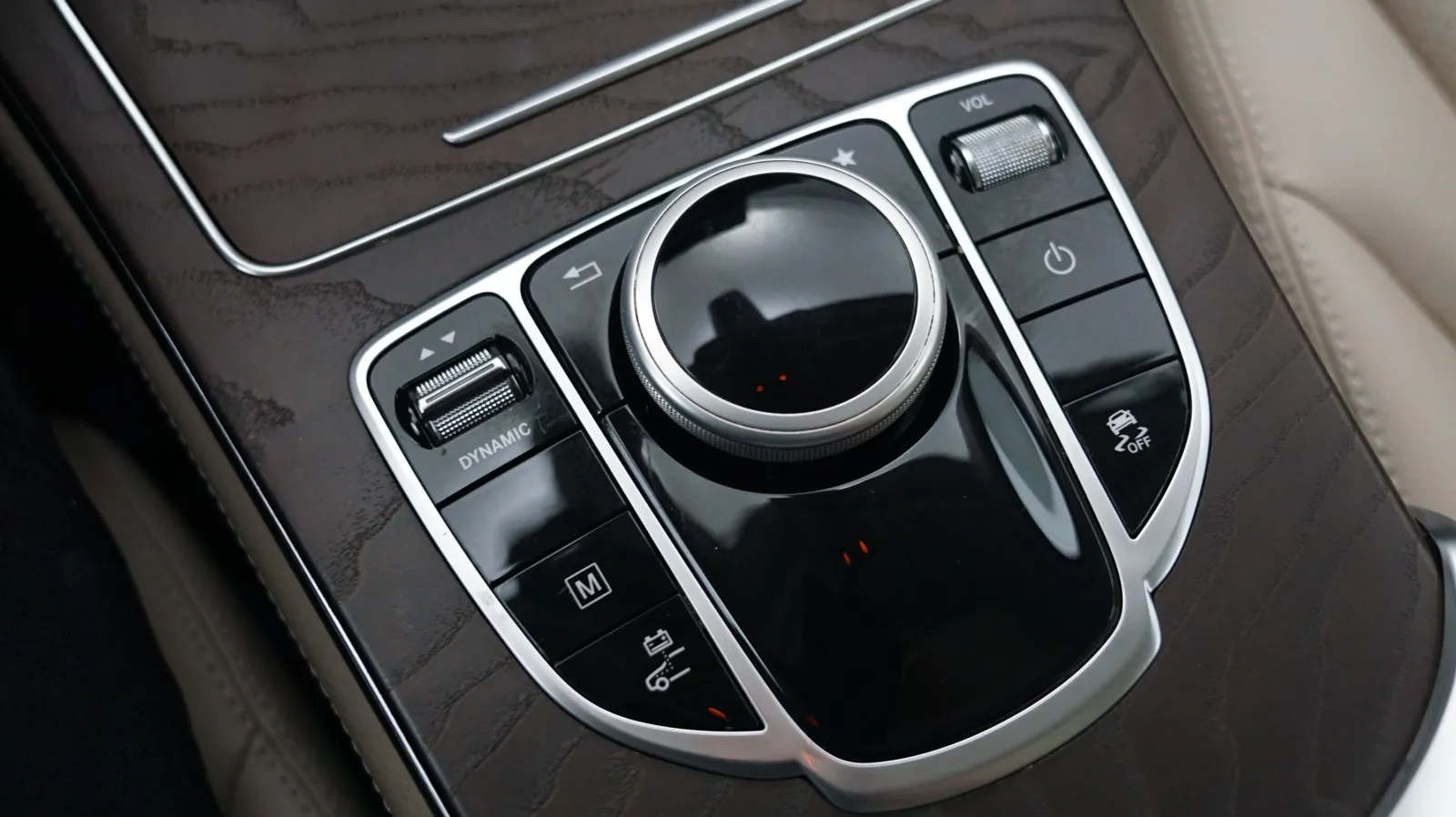 Mercedes-Benz GLC photo 22