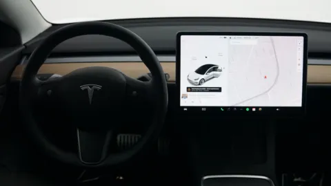 More photos of 2021 Tesla Model 3 Long Range at Auto City, CA