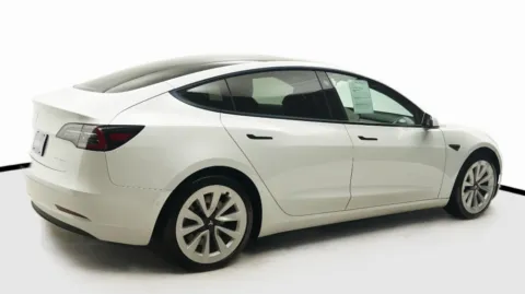 More photos of 2021 Tesla Model 3 Long Range at Auto City, CA